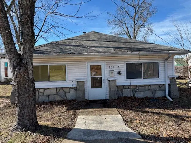 208 E 4th Street, Willow Springs, MO 65793 - #1