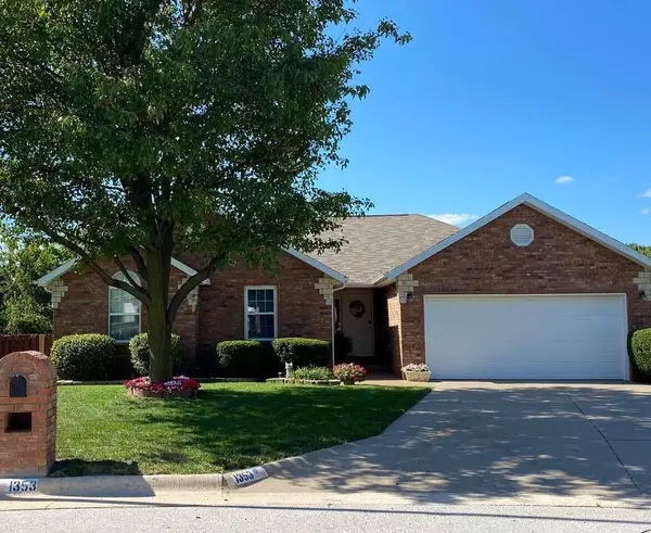 1353 W Norfolk Avenue, Nixa, MO 65714