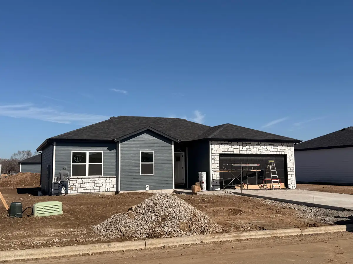 122 Maverick Drive, Mount Vernon, MO 65712 - #1