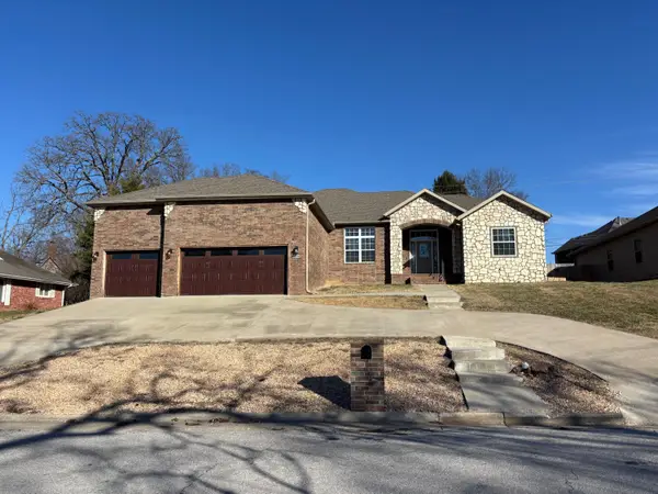 1516 S Essex Road, Springfield, MO 65809