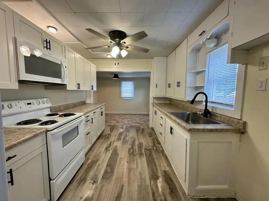 537 S Walnut Street, Marshfield, MO 65706 - #3