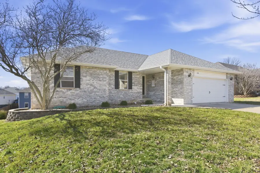 414 W Chestnut Road, Nixa, MO 65714 - #3