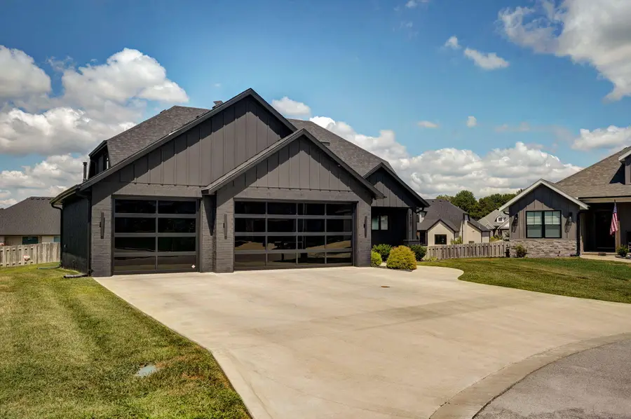 1527 N Edgemont Circle, Springfield, MO 65802 - #3