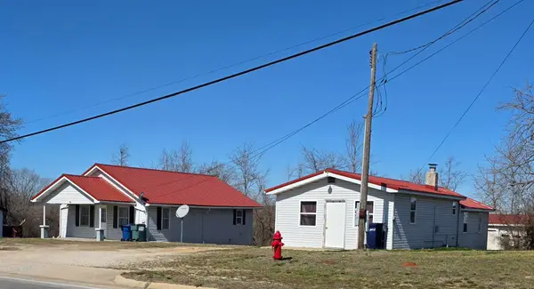 698    700 W Commercial Street, Mansfield, MO 65704