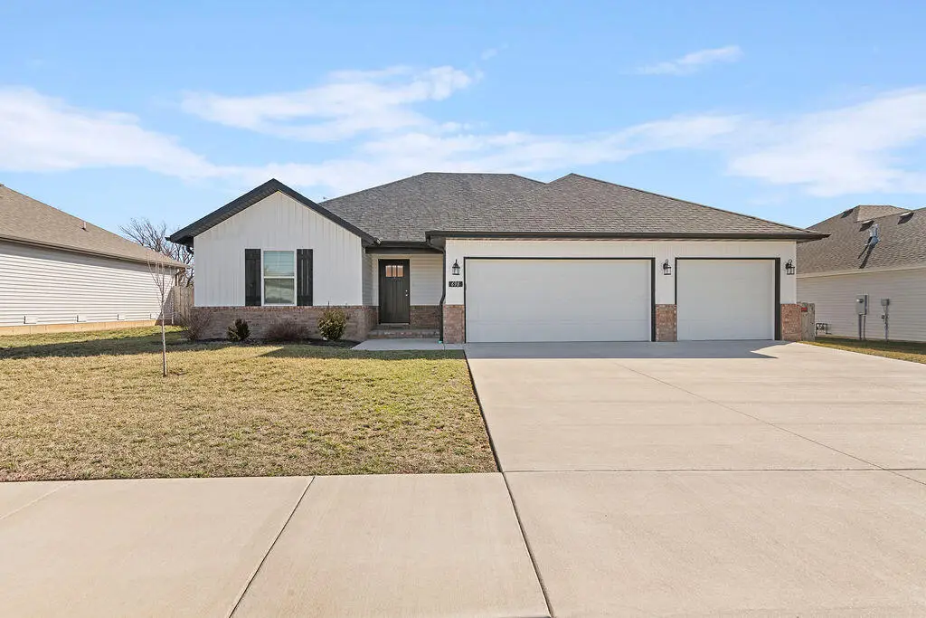 698 N Glenwood Avenue, Republic, MO 65738 - #1