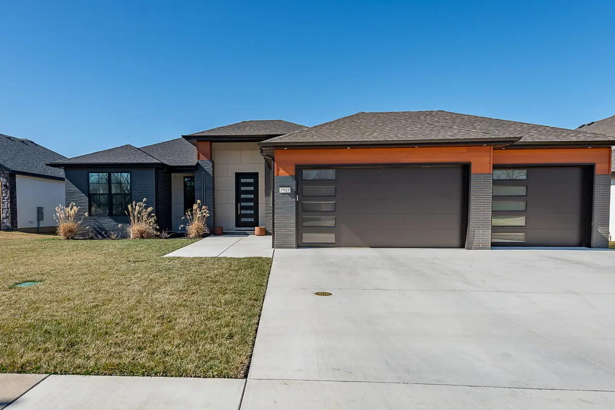 1927 N Vineyard Place, Strafford, MO 65757 - #1
