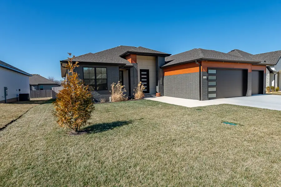 1927 N Vineyard Place, Strafford, MO 65757 - #2