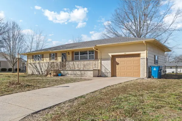 104 Cambridge Drive, Carl Junction, MO 64834