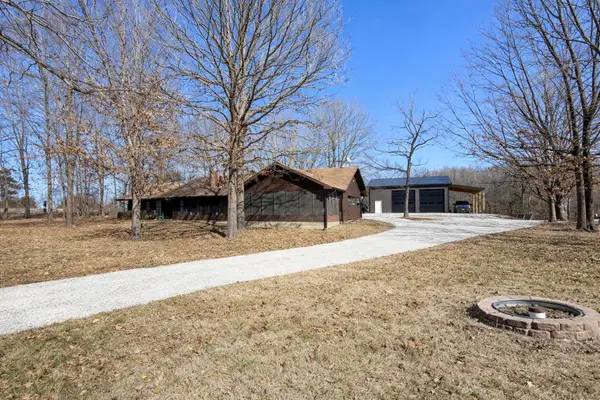 4318 S 200th Road, Halfway, MO 65663
