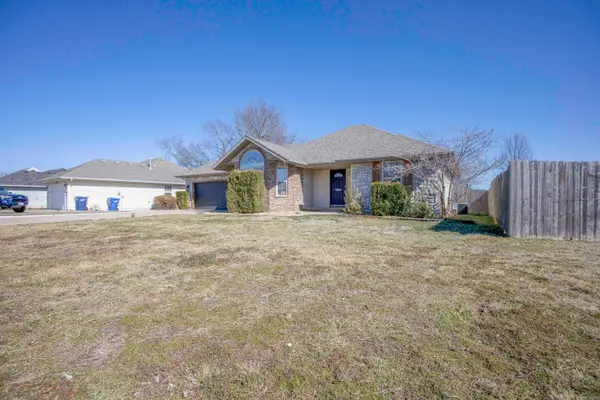 820 S Quade Road S, Springfield, MO 65802