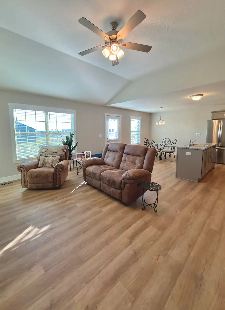 3860 W Riley Street, Bolivar, MO 65613 - #2