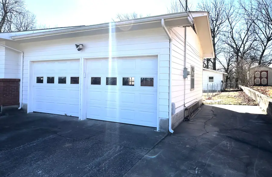 1023 Bond Street, Neosho, MO 64850 - #3