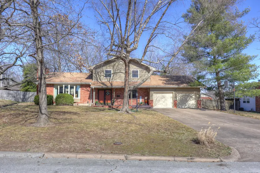 1131 Belle Air Place, Carthage, MO 64836 - #3