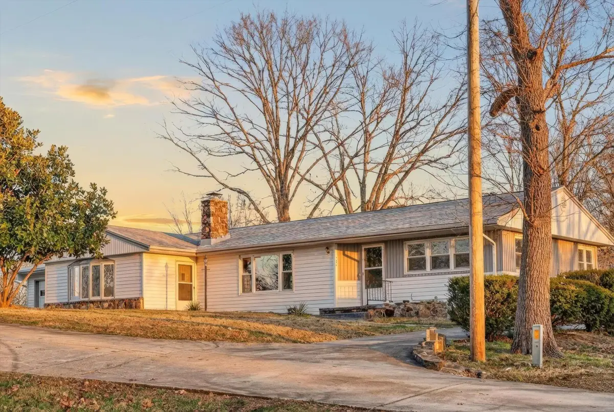 202 Cardinal Road, Forsyth, MO 65653 - #1