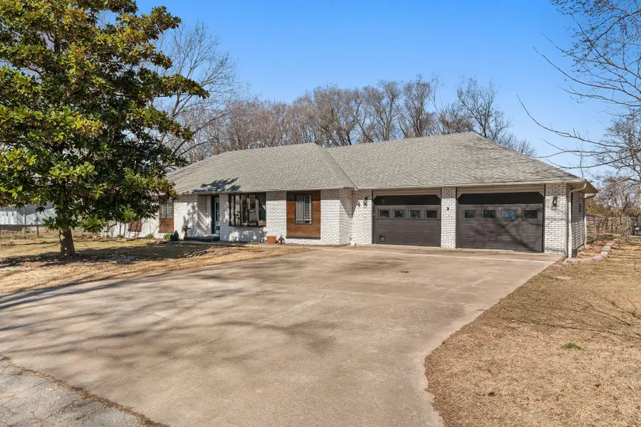 109 W Oak Street, Nixa, MO 65714 - #2