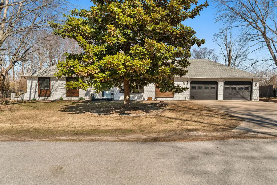 109 W Oak Street, Nixa, MO 65714 - #3