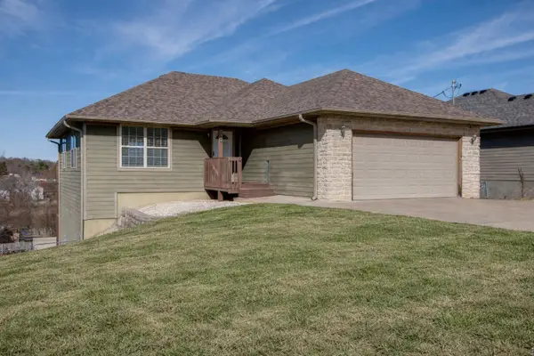 1405 E Fairwind, Ozark, MO 65721