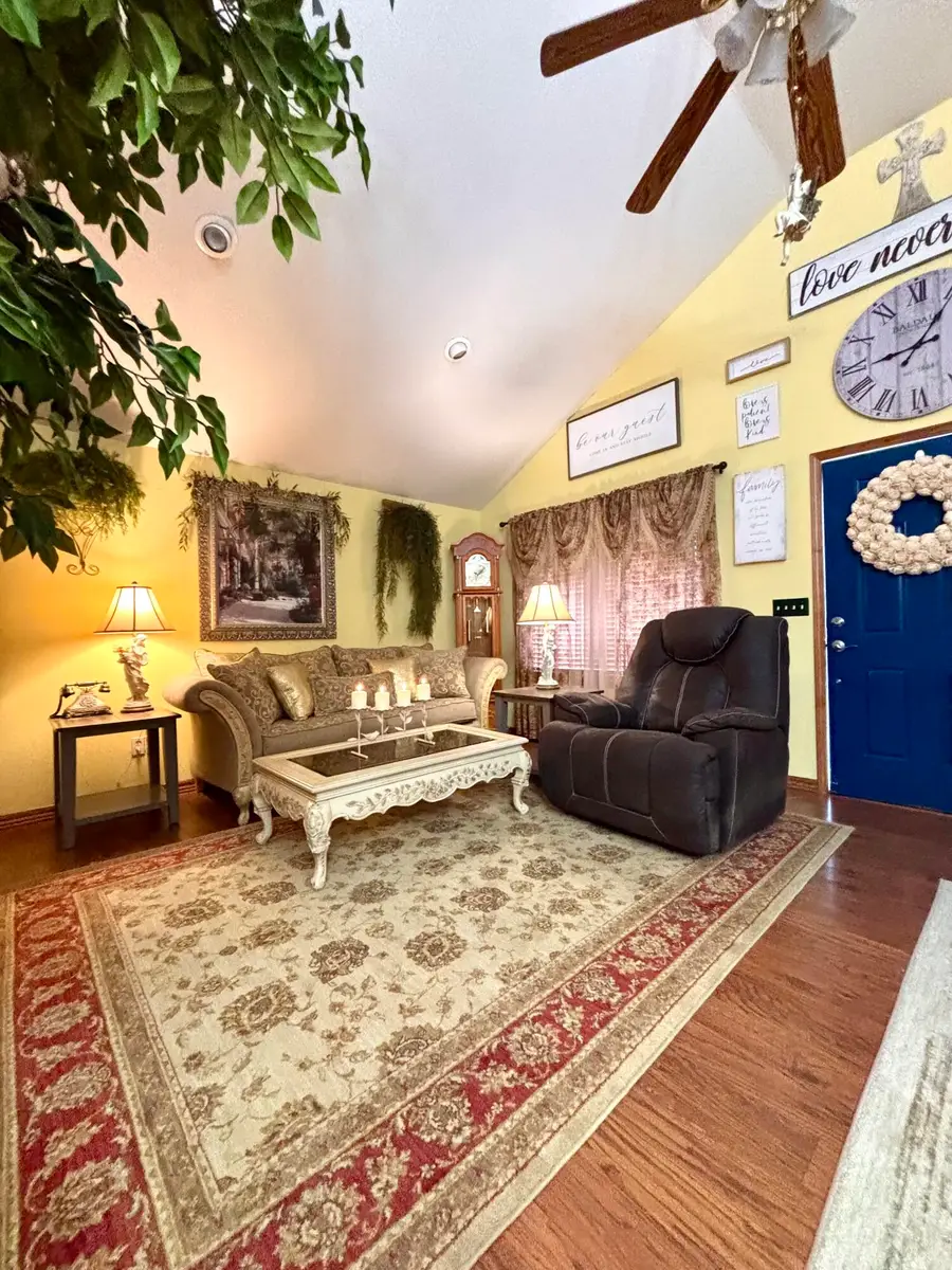 202 S Oak Avenue, Joplin, MO 64801 - #3