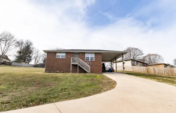 1505 S 12th Avenue, Ozark, MO 65721