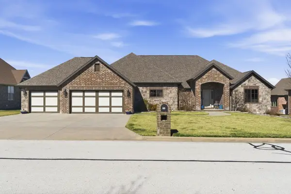 907 W Lorenza Drive, Nixa, MO 65714