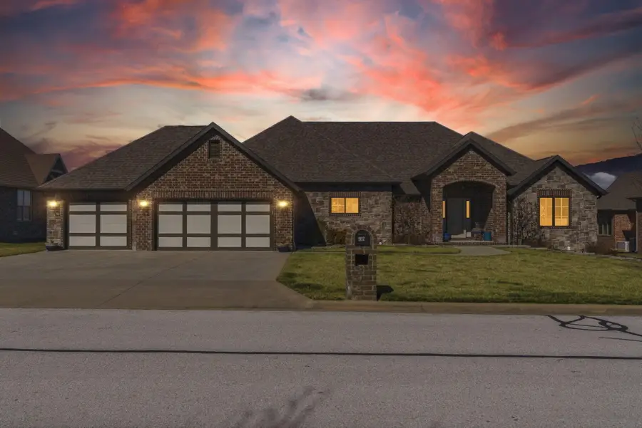 907 W Lorenza Drive, Nixa, MO 65714 - #2