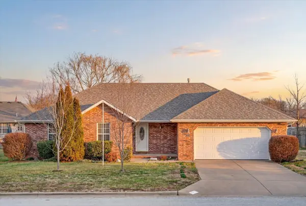 1103 E Chesapeake Drive, Ozark, MO 65721