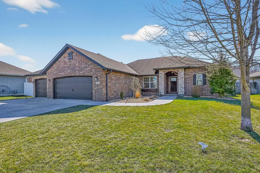 386 E Lombardy Drive, Republic, MO 65738 - #2