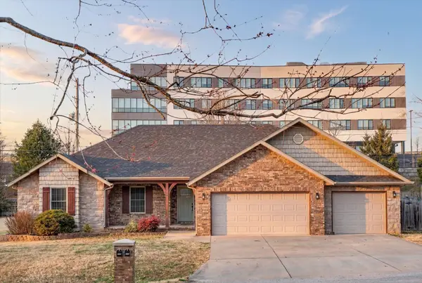 2207 E Lark Street, Springfield, MO 65804