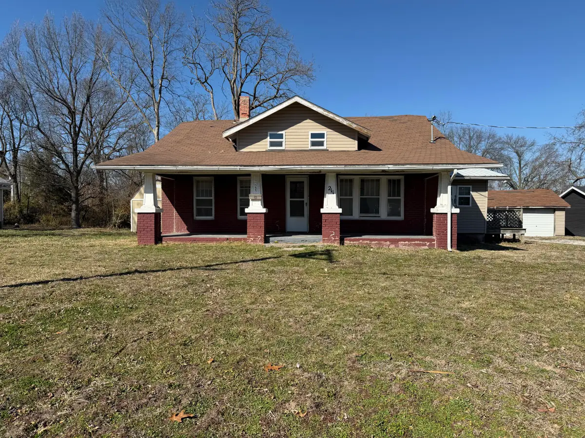 211 W Austin Street, Bolivar, MO 65613 - #1