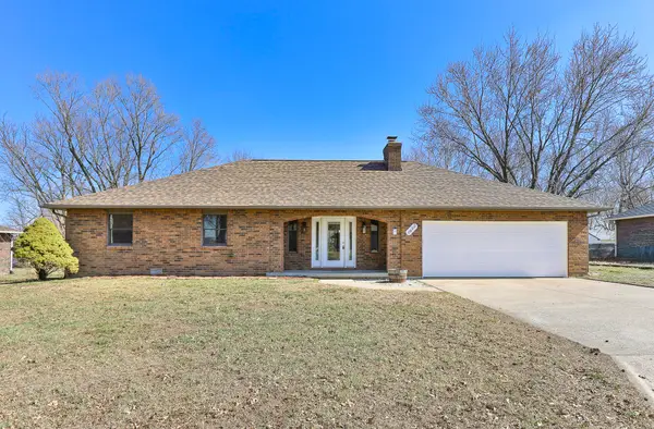 1922 S Hedgewood Drive, Bolivar, MO 65613