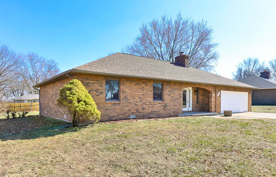 1922 S Hedgewood Drive, Bolivar, MO 65613 - #2