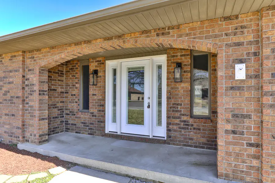 1922 S Hedgewood Drive, Bolivar, MO 65613 - #3