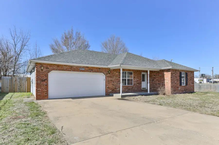2731 S Grant Avenue, Bolivar, MO 65613 - #2