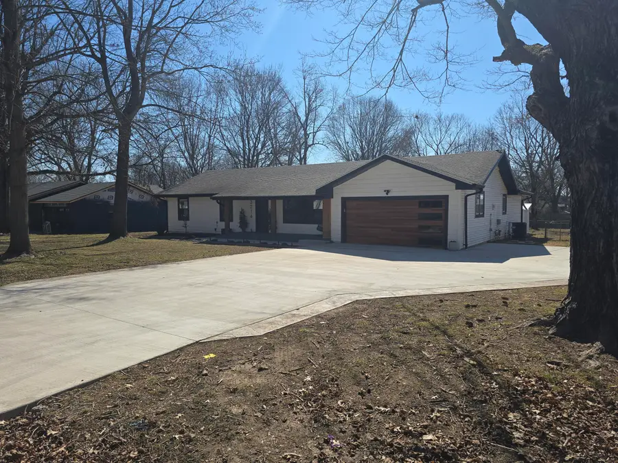 3216 W Ellison Drive, Springfield, MO 65810 - #3