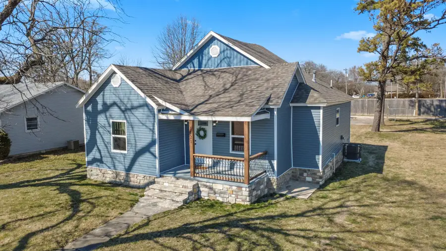 1121 E Thoman Street, Springfield, MO 65803 - #2