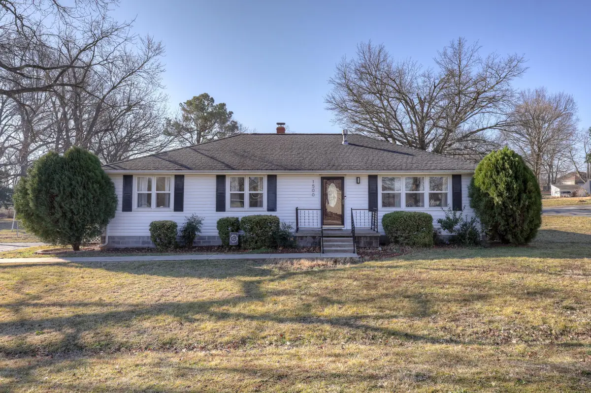 1500 Robertson Avenue, Carthage, MO 64836 - #1