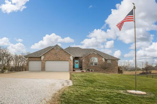 1054 W Itaska Road, Nixa, MO 65714