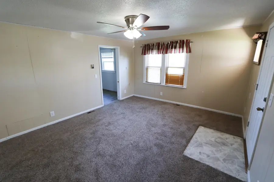 419 E Olive Street, Bolivar, MO 65613 - #2