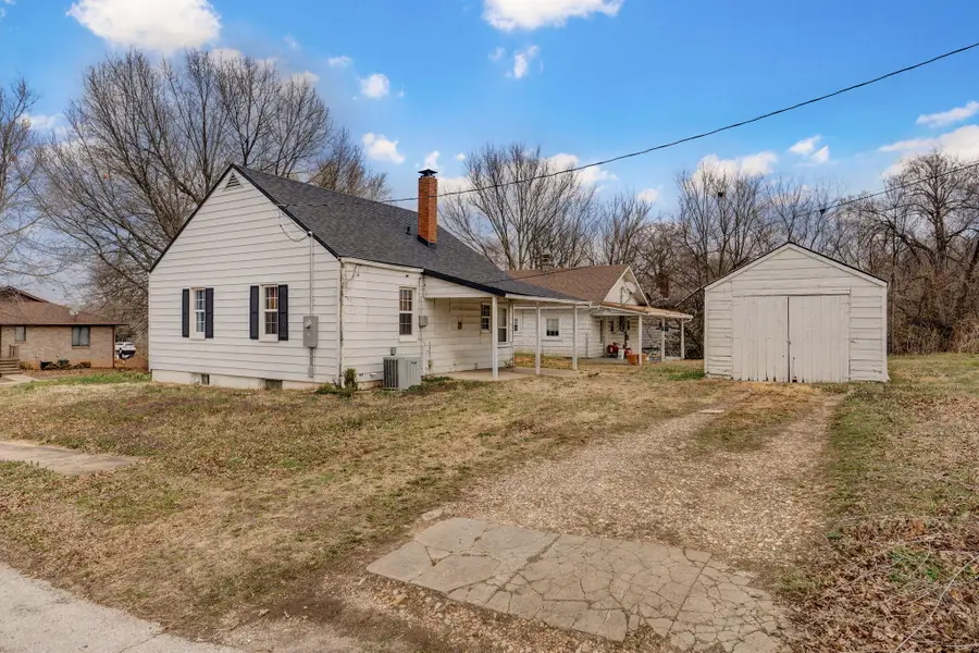 336 W Dallas Street, Mount Vernon, MO 65712 - #3