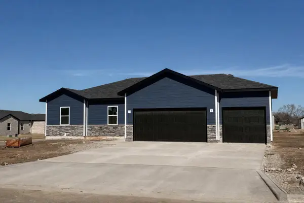 110 Maverick Drive, Mt Vernon, MO 65712