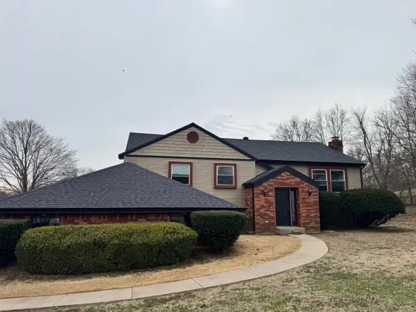 1560 W Oak Ridge Court, Nixa, MO 65714