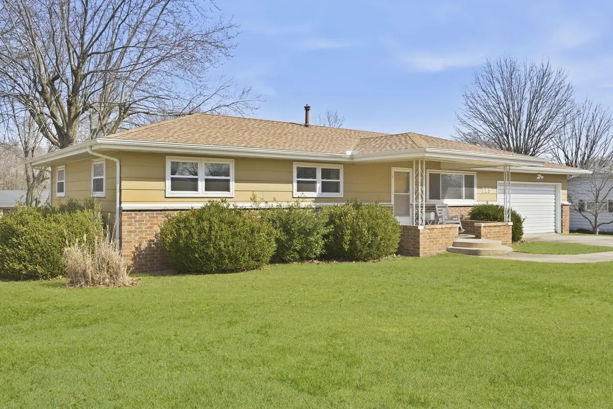 723 E Walnut Street, Aurora, MO 65605 - #1