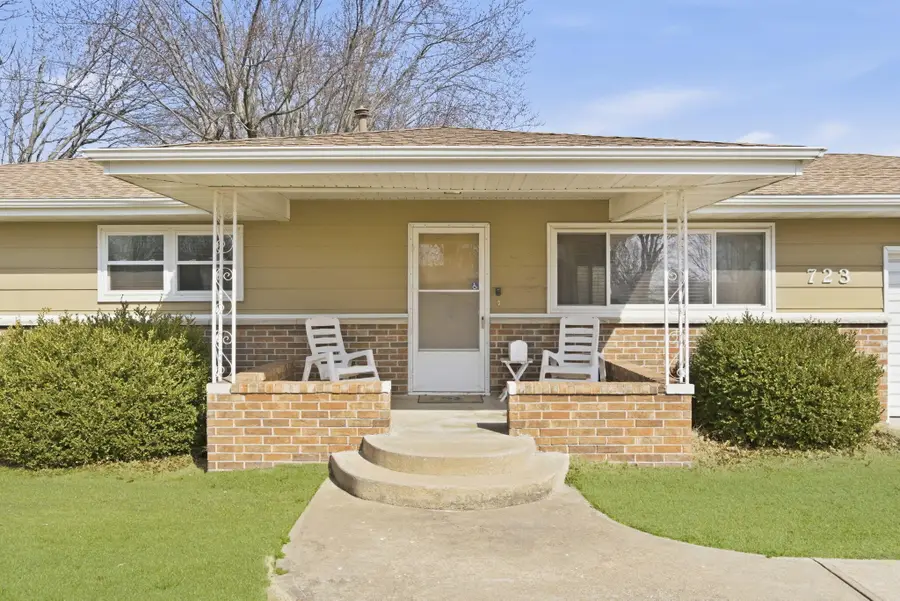 723 E Walnut Street, Aurora, MO 65605 - #2