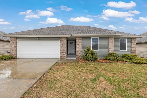 2469 W Brook Ridge Street, Springfield, MO 65803