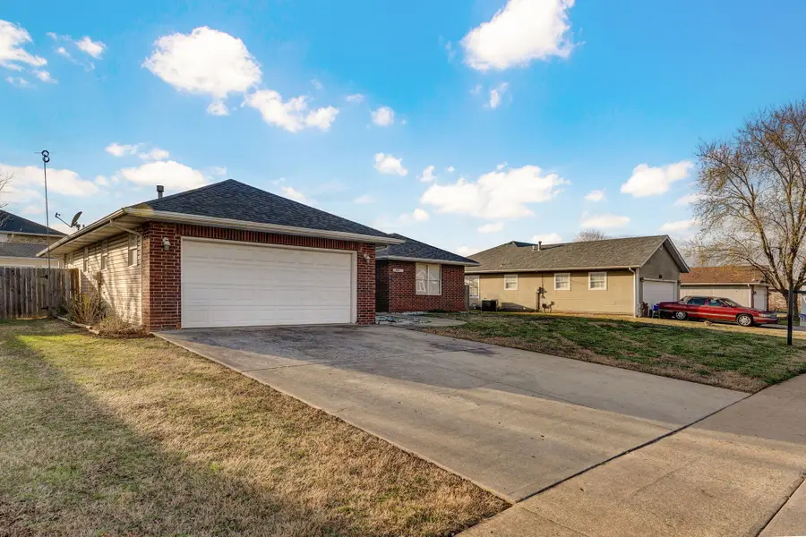 5567 S Jefferson Avenue, Springfield, MO 65810 - #3