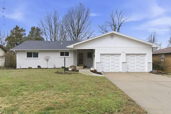 1733 S Lancaster Avenue, Springfield, MO 65807