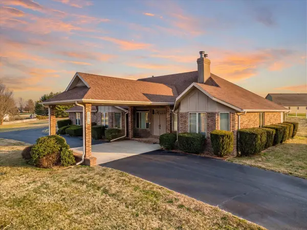 1526 E Lakecrest Drive, Ozark, MO 65721