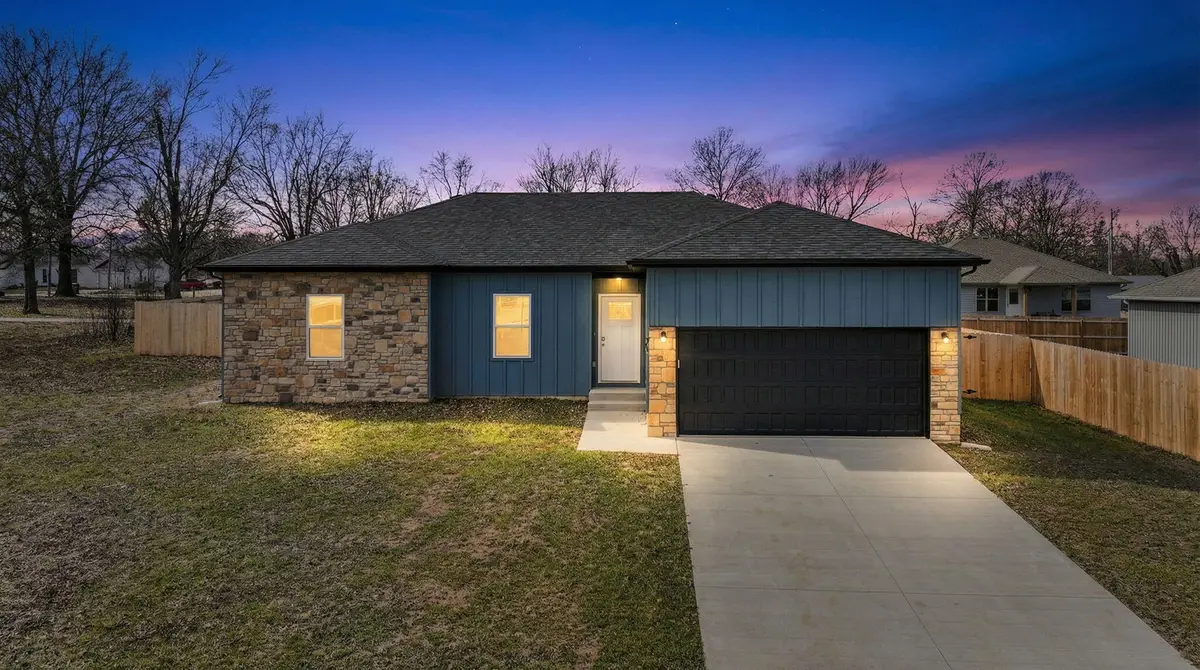 945 N Short Avenue, Bolivar, MO 65613 - #1