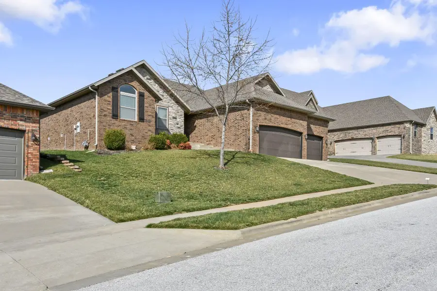 5343 S Twelve Oaks Road, Springfield, MO 65810 - #2