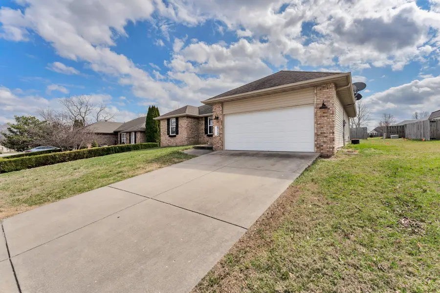 912 Wesley Avenue, Nixa, MO 65714 - #2